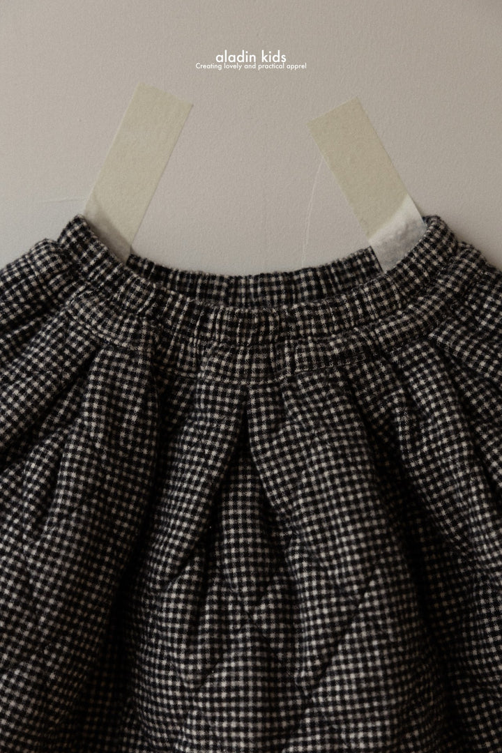 Padded pleated skirt