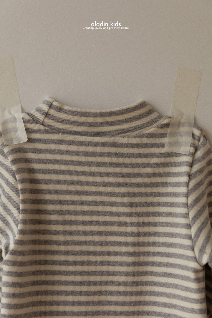 Single layer ribbon tee