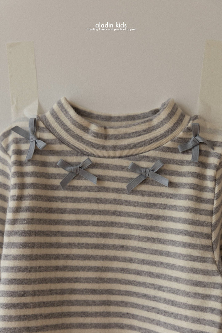 Single layer ribbon tee